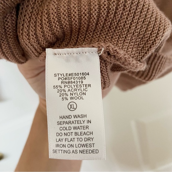 Evolution by Cyrus Color Block Sweater NWT - Picture 11 of 14